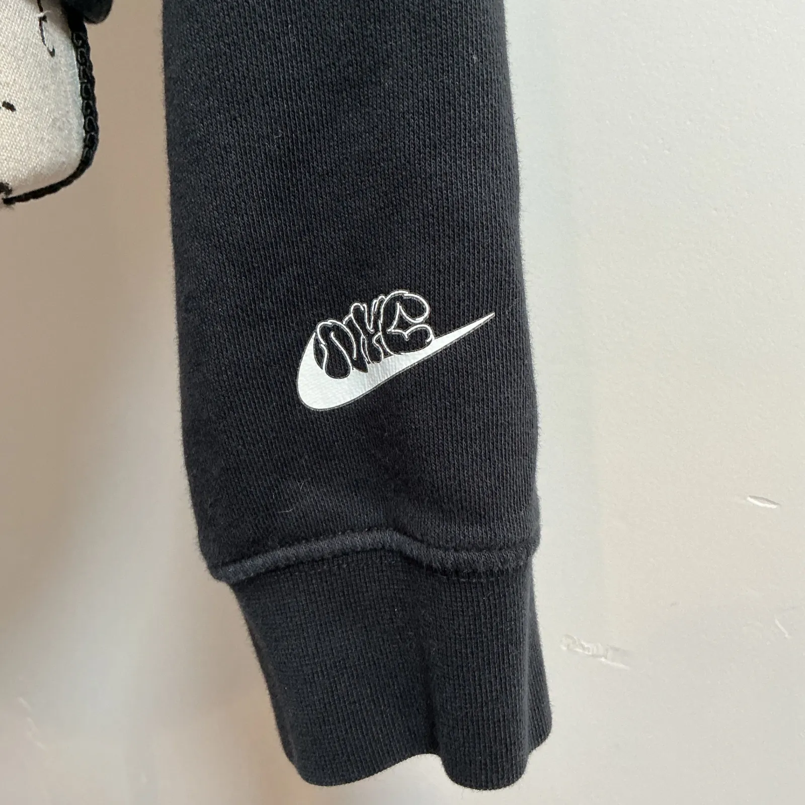 Nike Sportswear Black Cropped Crewneck Sweatshirt XS Hearts Logo - Image 2