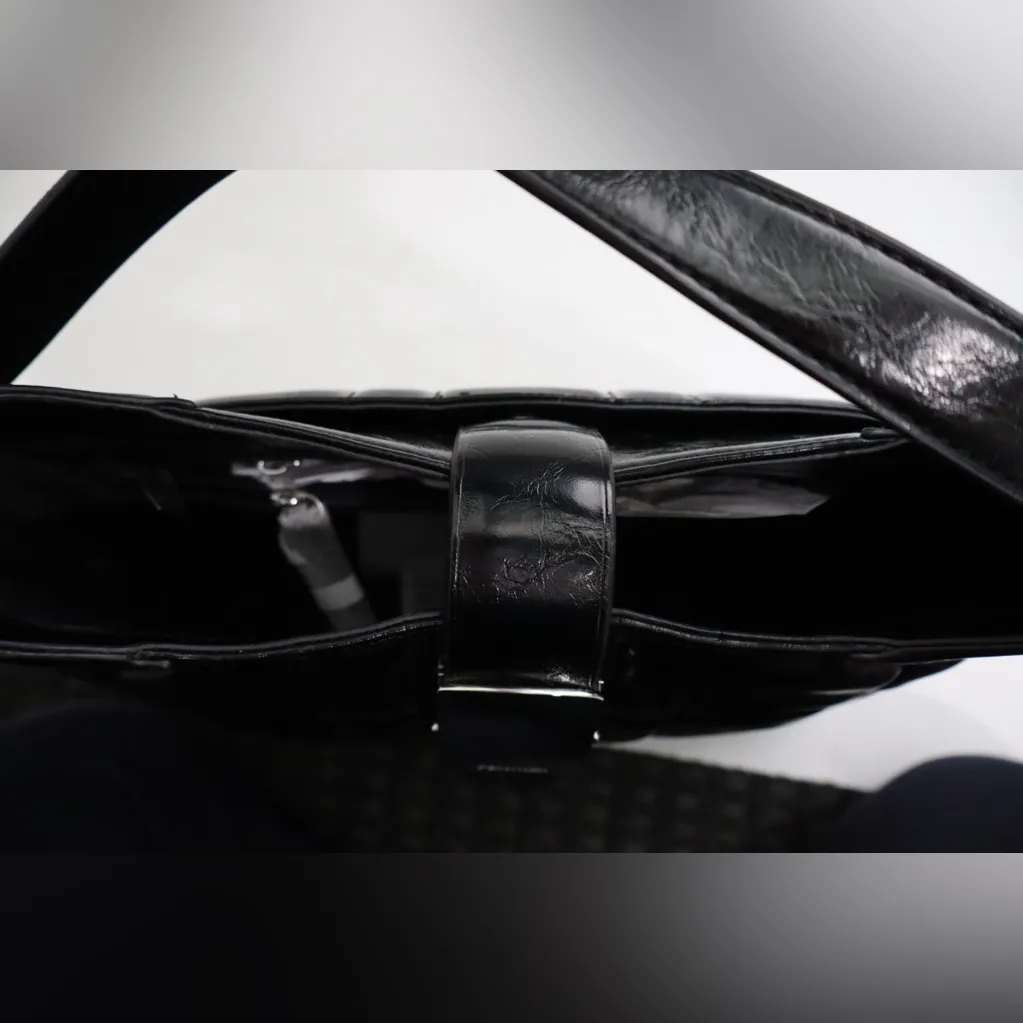 Calvin Klein Frankie Leather Shoulder Bag - Image 6