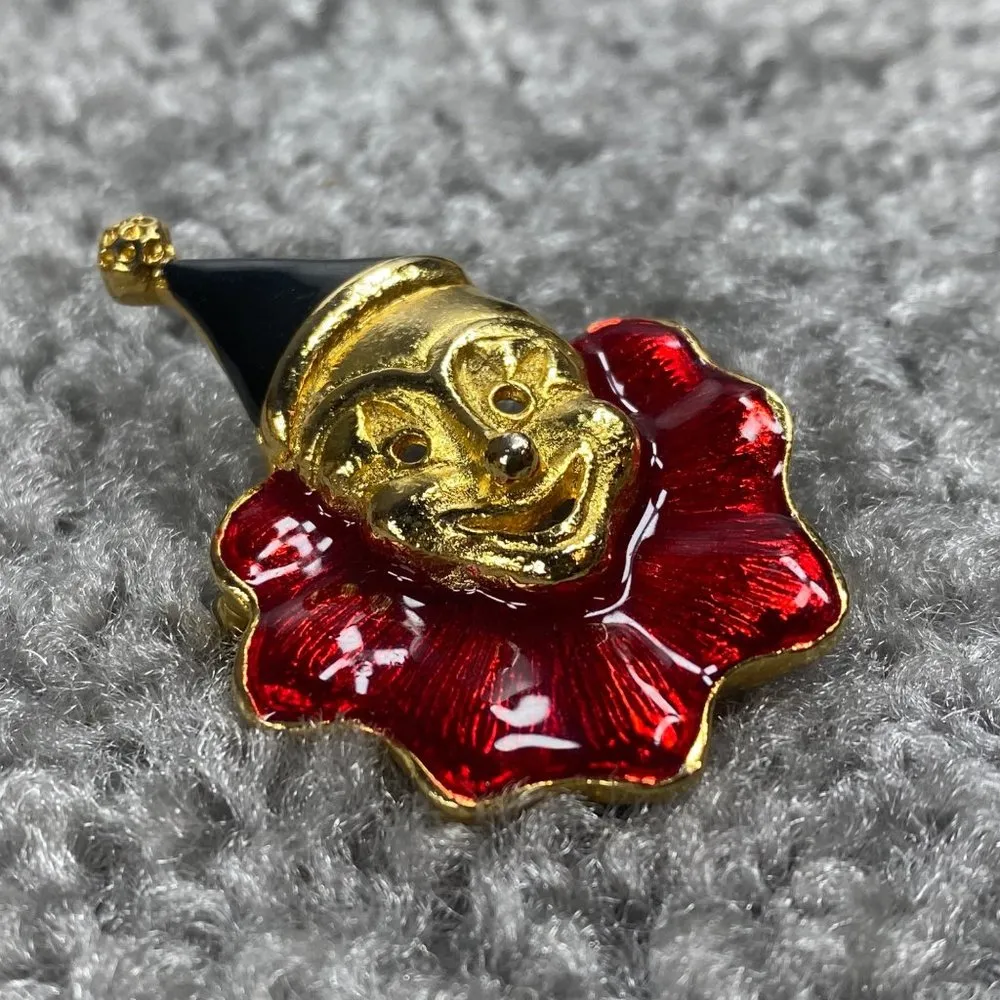 Creepy Clown Pin Brooch Gold Tone Enamel Hat Ruffled Red Collar Smiling Vintage - Image 7