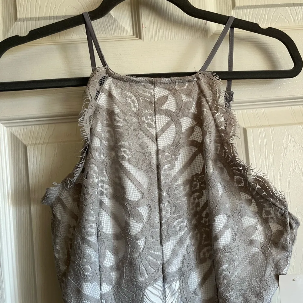 NWT TOBI Gray and white lace open back dress - Image 3
