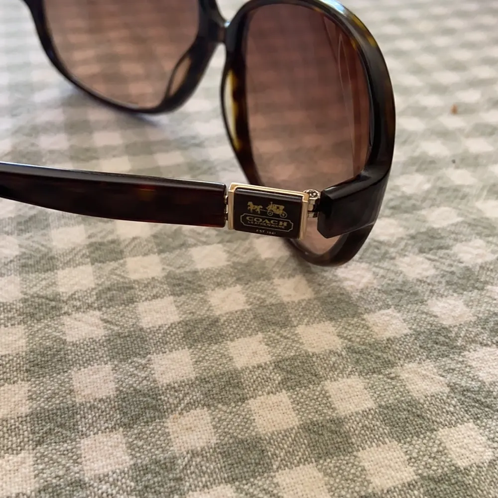 sunglasses with case - Image 4