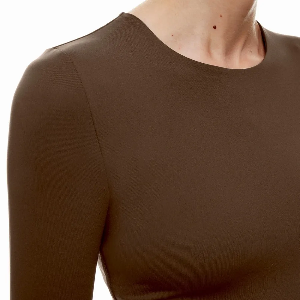 Aritzia Babaton
Contour Crew Longsleeve Crop Top - Image 3