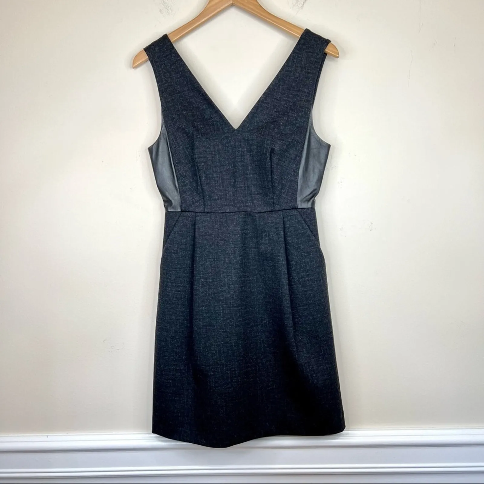 Madewell dress women's 2 V neck leather insets ponte sleeveless knee length gray - Image 4