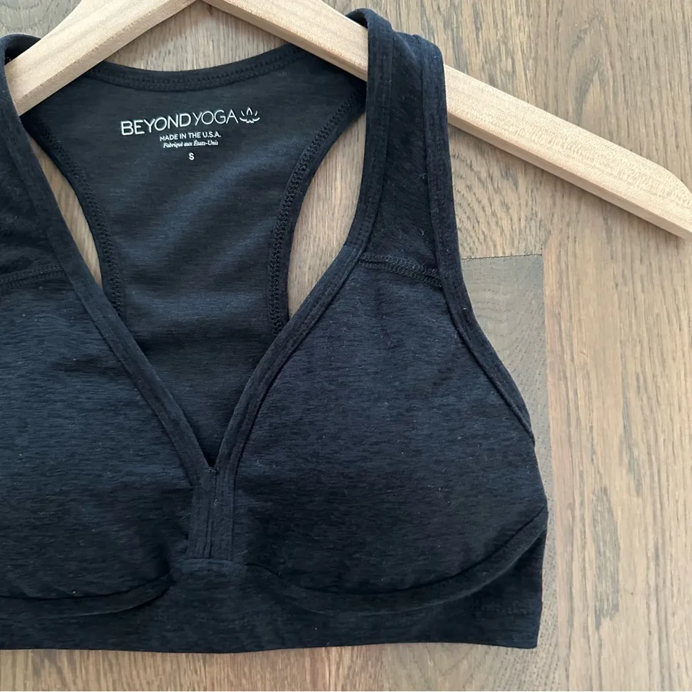 Beyond Yoga Lift Your Spirits Bra in Darkest Night Charcoal Heather Grey Small - Image 4