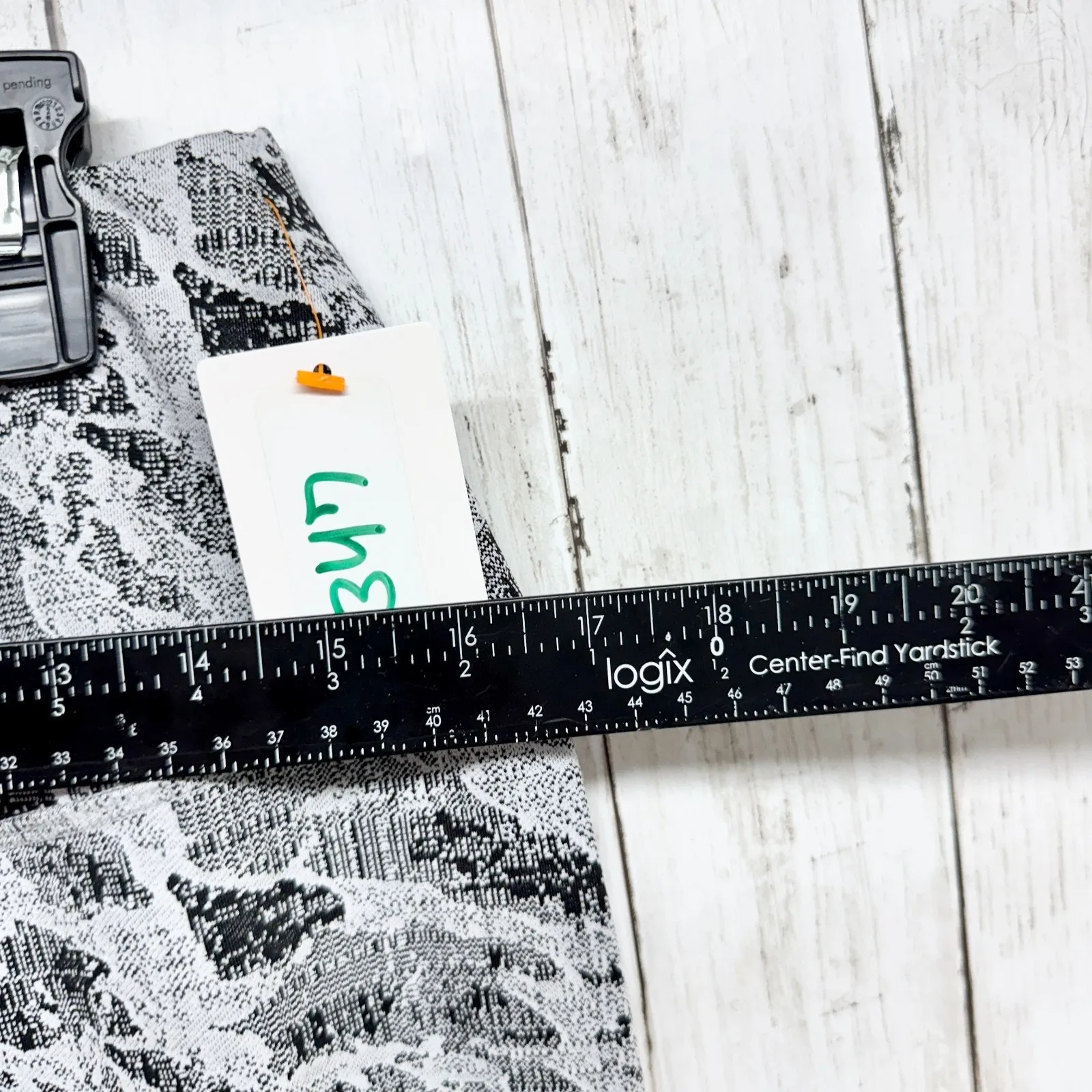 Spyder Active Pants Women Size XL Camo Biker Pixel Ankle Crop Athletic Leggings - Image 4