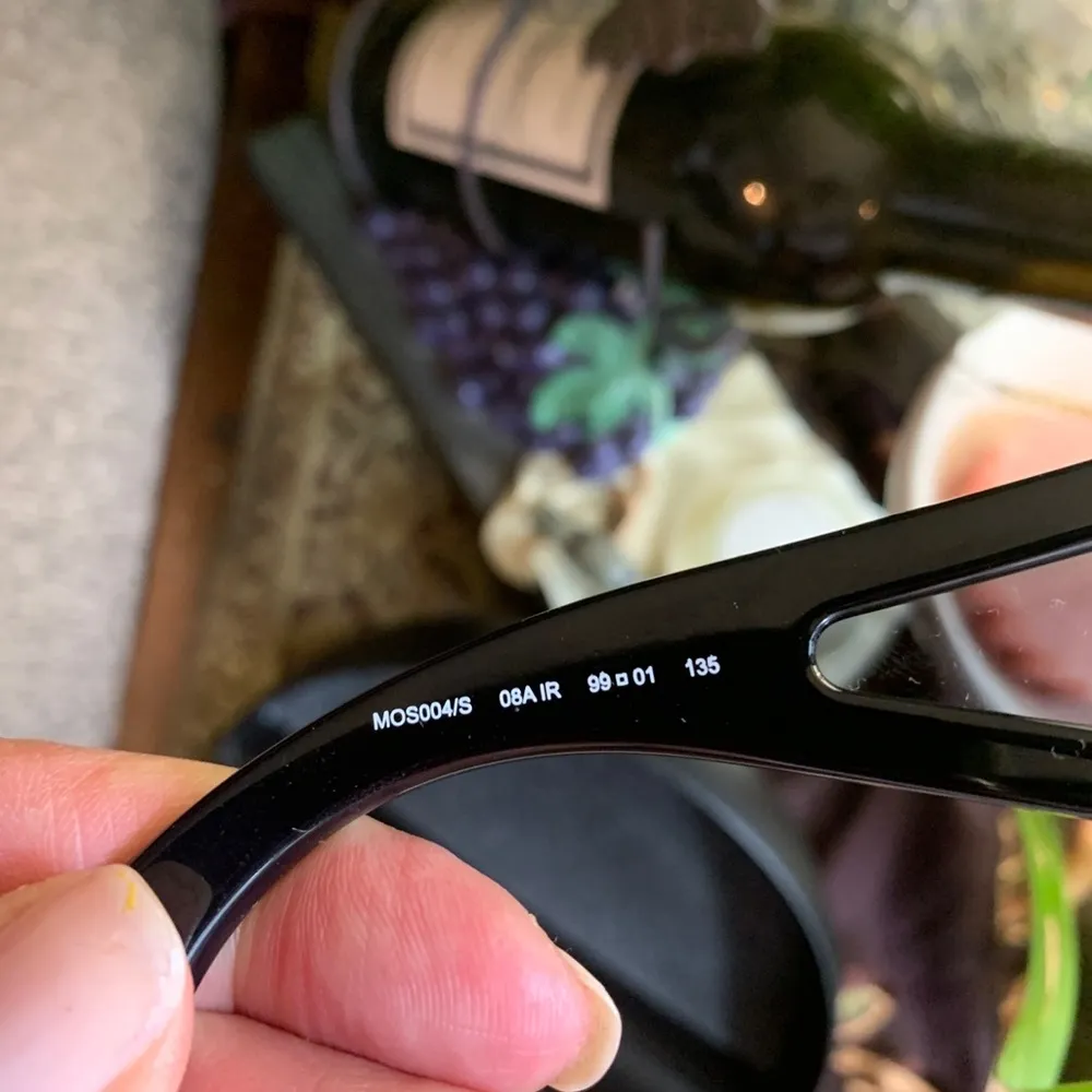 🔥SALE🔥Authentic MOSCHINO 99 Shield studs sunglasses - Image 7