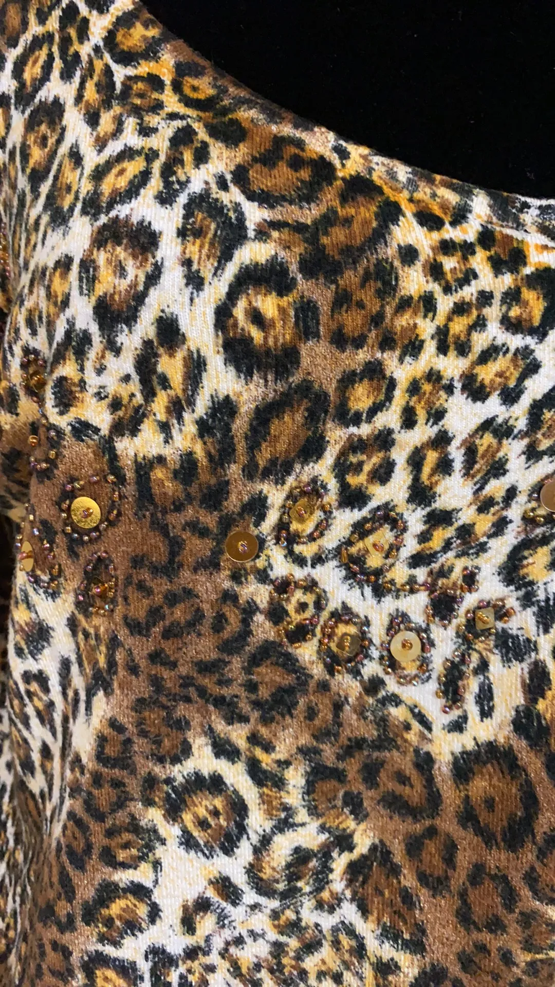 longsleeves leopard sequins & beads sweater. Size large - Image 5