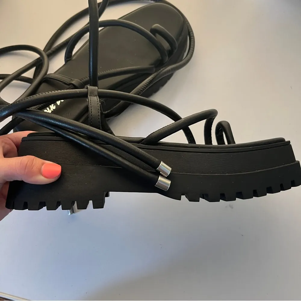 Public Desire Women's Strappy Wrap Black Flats Platform Sandals Size 6W - Image 4