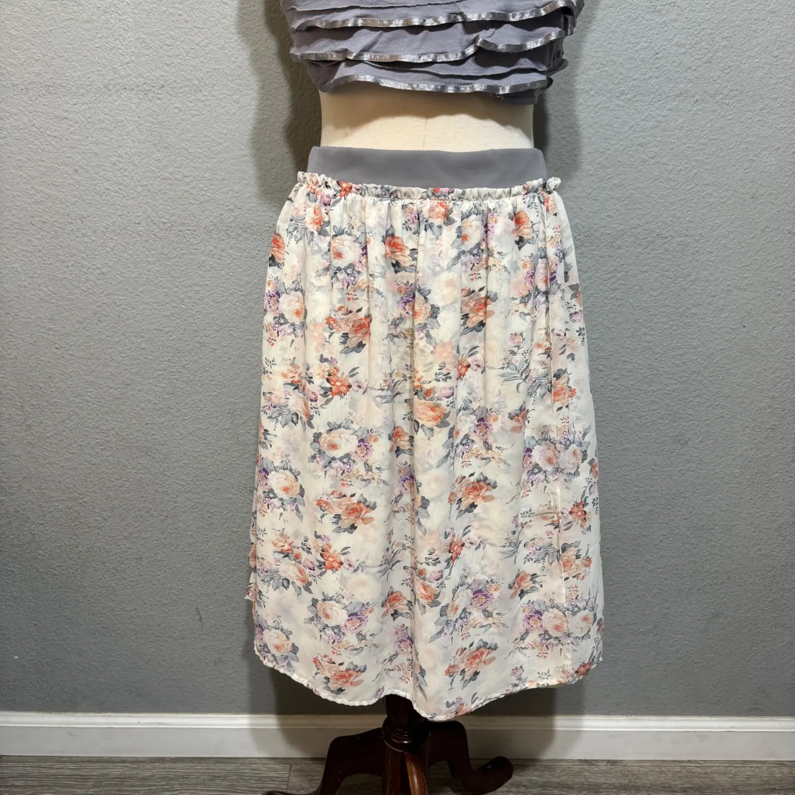 MIKAROSE Women Floral Chiffon Midi Skirt Gray Waistband Ruffle Hem Size M - Image 5