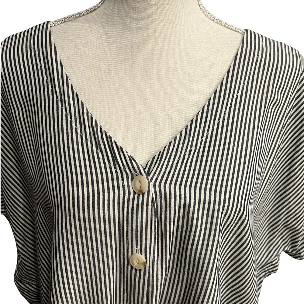 Universal Thread Striped Front Tie Shirt - Image 3
