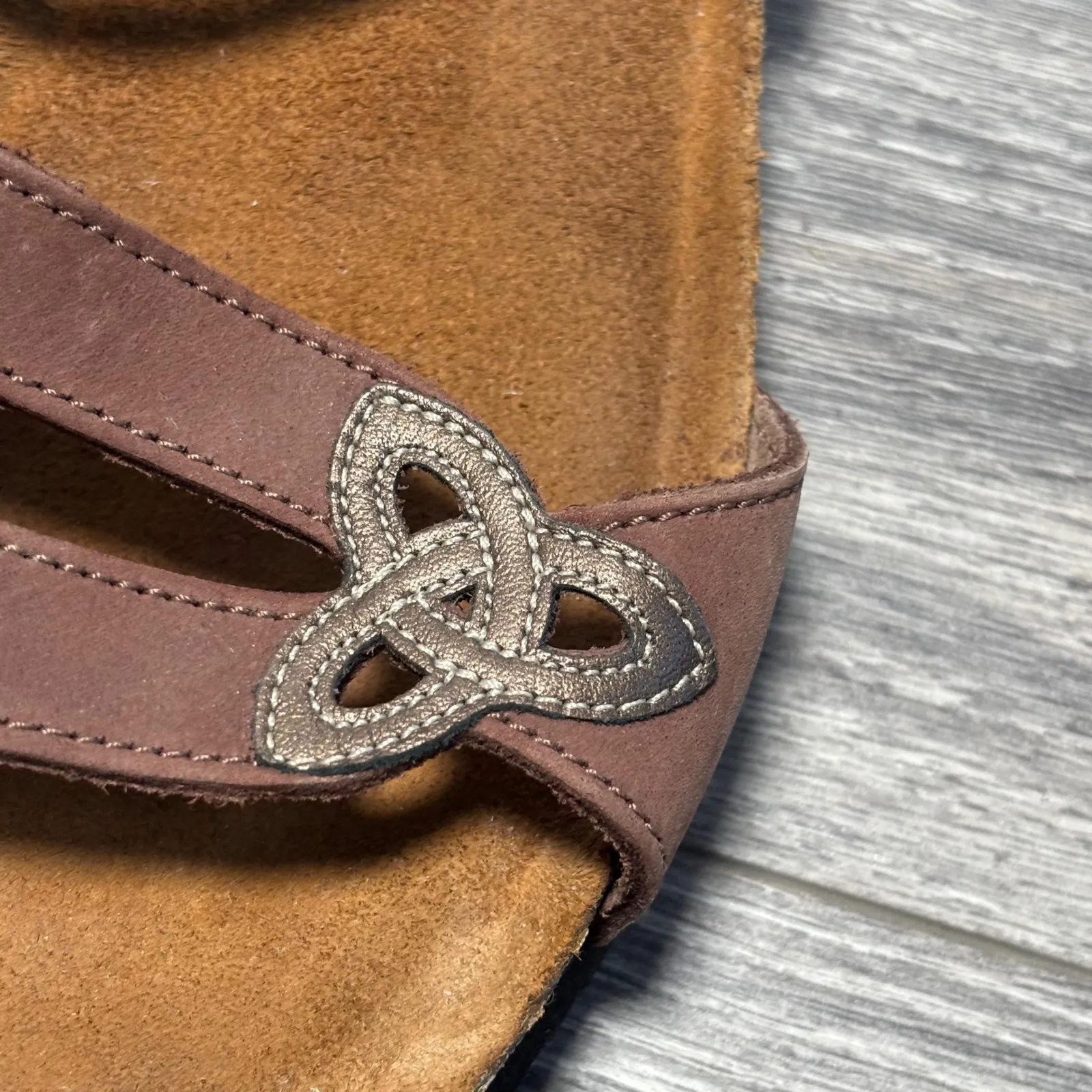 Women's Naot Brown Leather Embellished Slide On Sandal EU 41 Women's 10 - Image 7