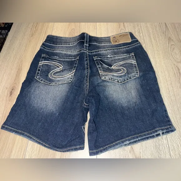 Silver jeans co suki mid jean denim short - Image 2
