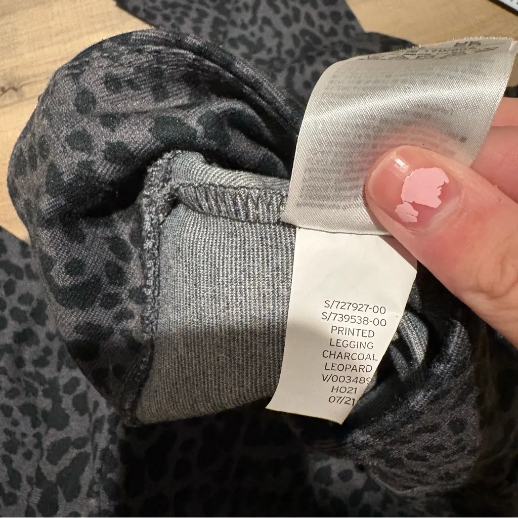 Gap Printed Leggings Leopard Charcoal‎ Grey Size Large - Image 4