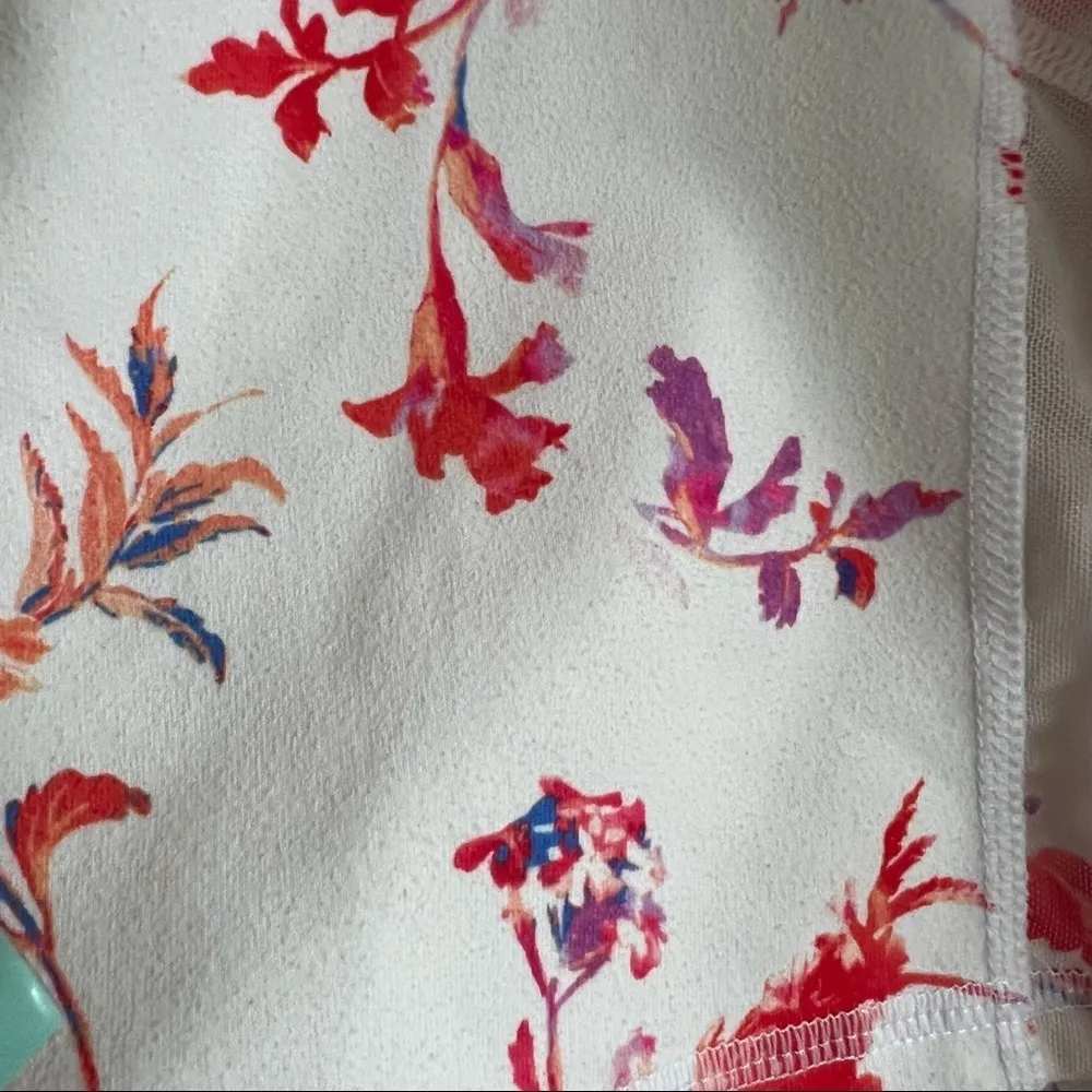 Fabletics Powerhold Floral High Waisted Biker Bike Shorts Neutral Cell Pocket S - Image 7