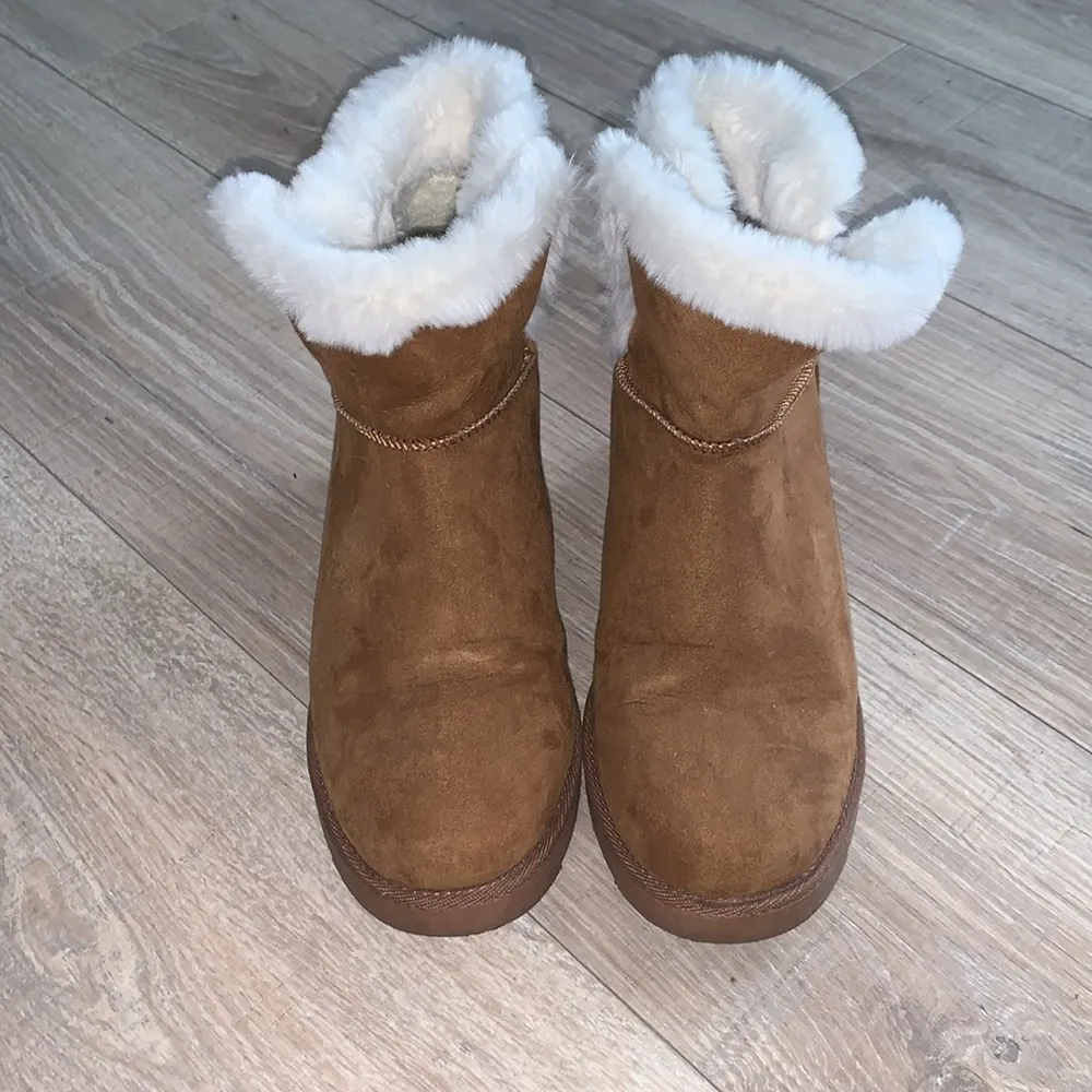 Firecracker Cognac Brown Faux Fur Plush Winter Boots Women 9M - Image 2