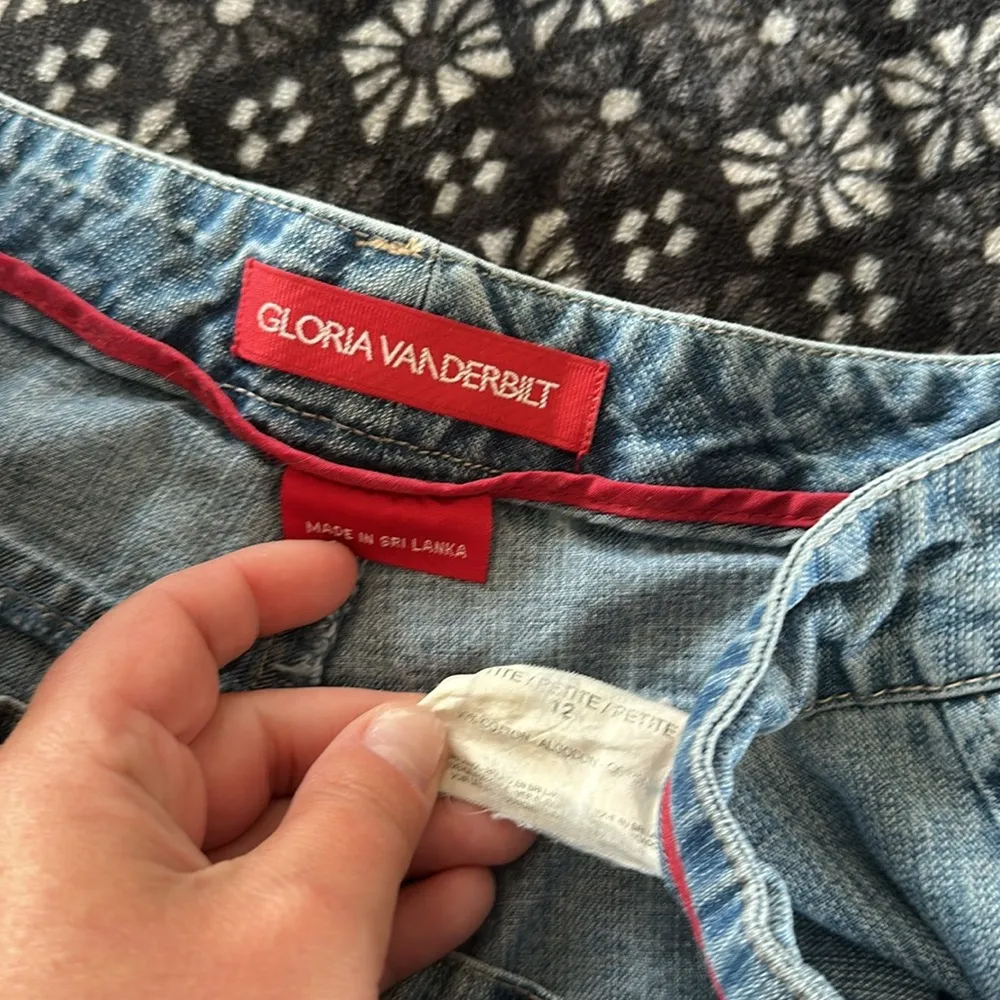 Vintage Gloria Vanderbilt Jean Shorts - Image 2
