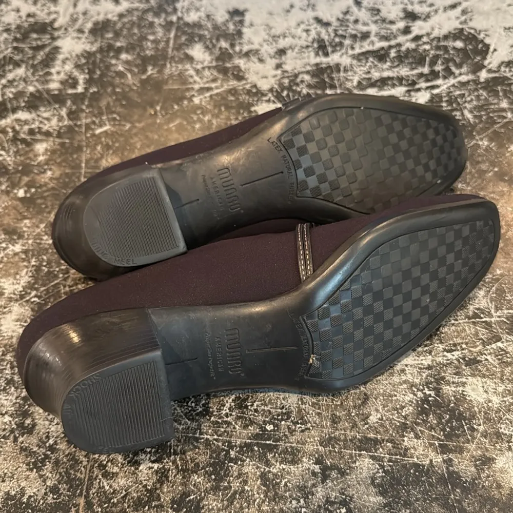 Munro Black Cindi Stretch Fabric Low Buckle Pumps Size 9 - Image 6