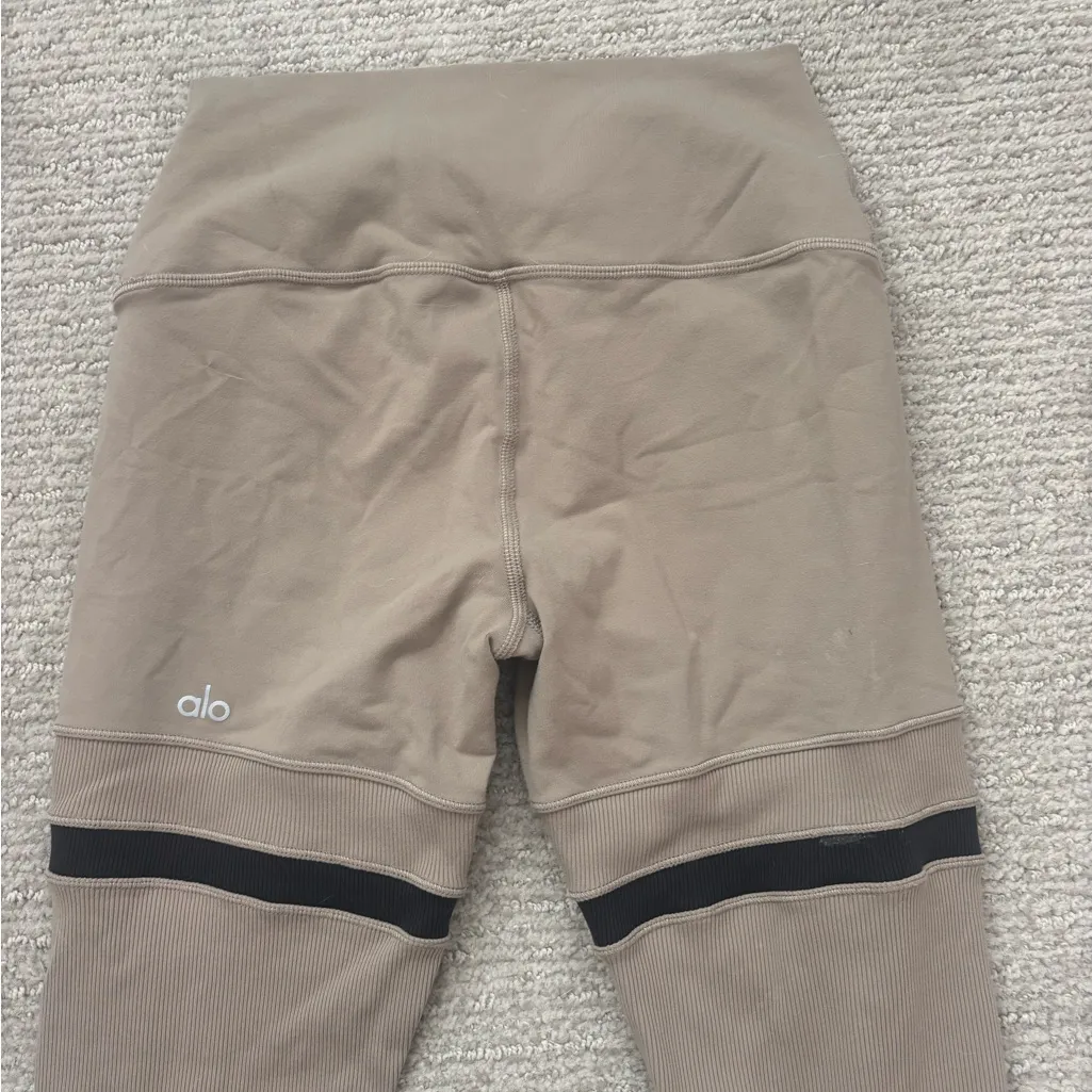 Tan and Black Alo Leggings - Image 5