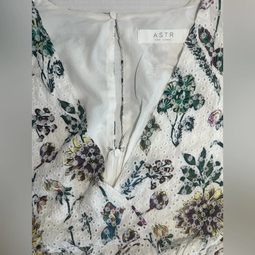 ASTR The Label Dress Women’s Large White Floral Eyelet Ruffle Short Sleeve Mini‎ - Image 11