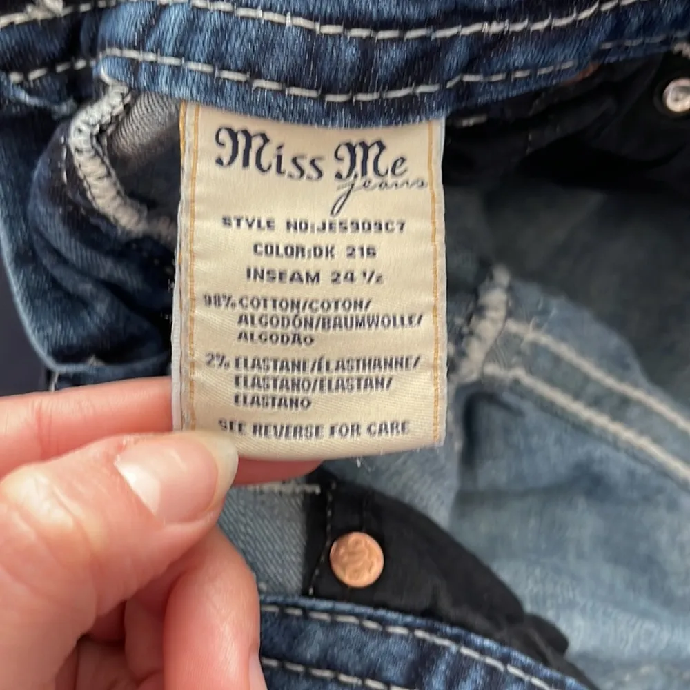 Miss Me Signature Cropped Tropical Leaf Sequin Back Pocket Jeans - Image 5