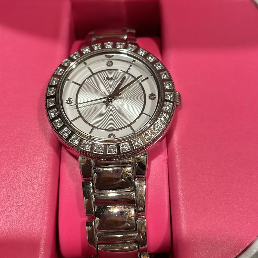 Isaac Mizrahi, silver watch - Image 2