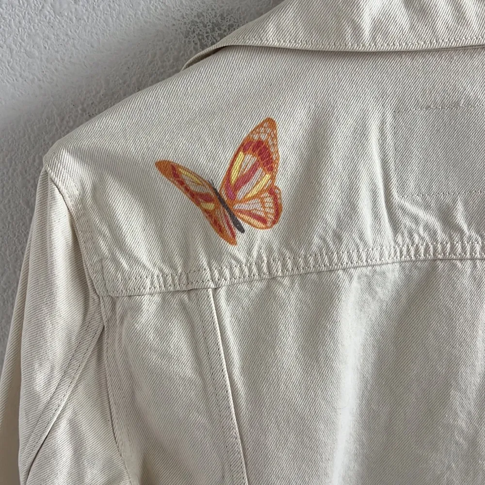NWT Levi's Women's Ex-Boyfriend Trucker Jacket Butterfly Detail Cream Cotton XS - Image 7