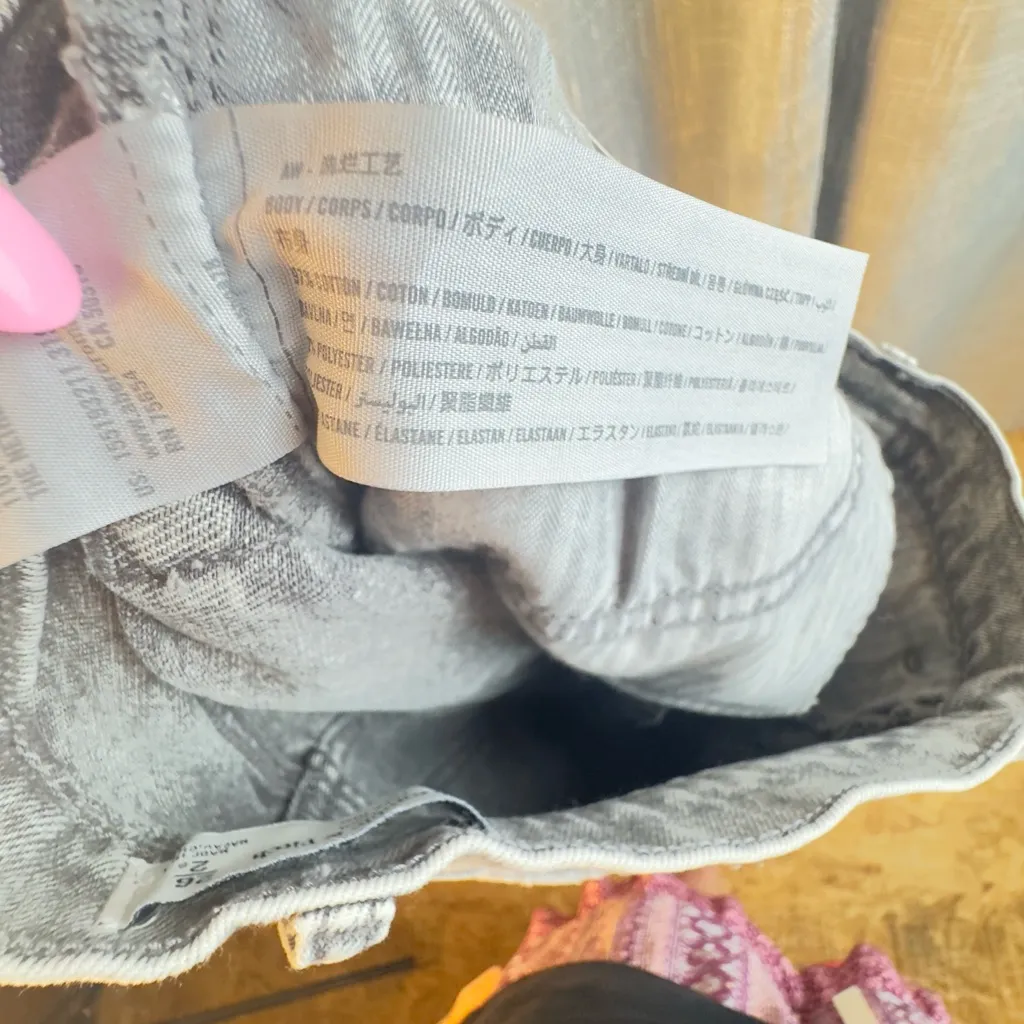 NWT Abercrombie And Fitch The Mom High Rise Jeans Acid Wash Womens size 26S/2S - Image 11