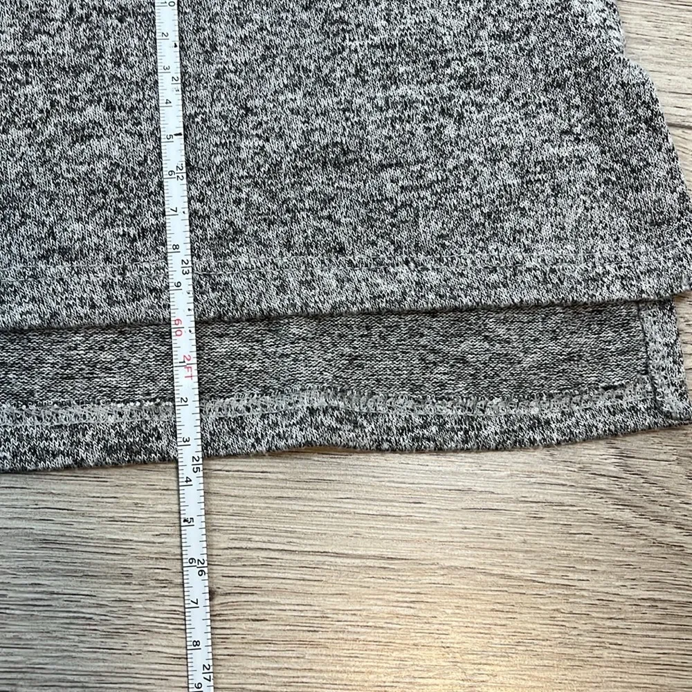 Old Navy Light Grey Long Sleeve Scoop Neck Top Size SP - Image 8