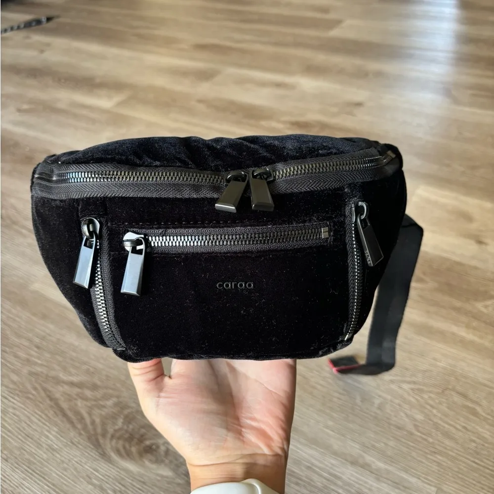 Caraa Sling VelvetSmall in Black - Image 10