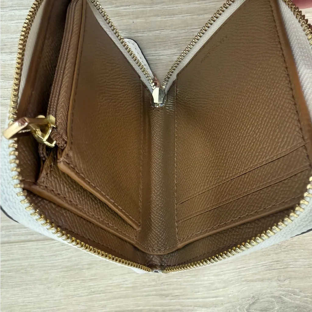 Coach Chalk Zip Around Wallet - Image 10