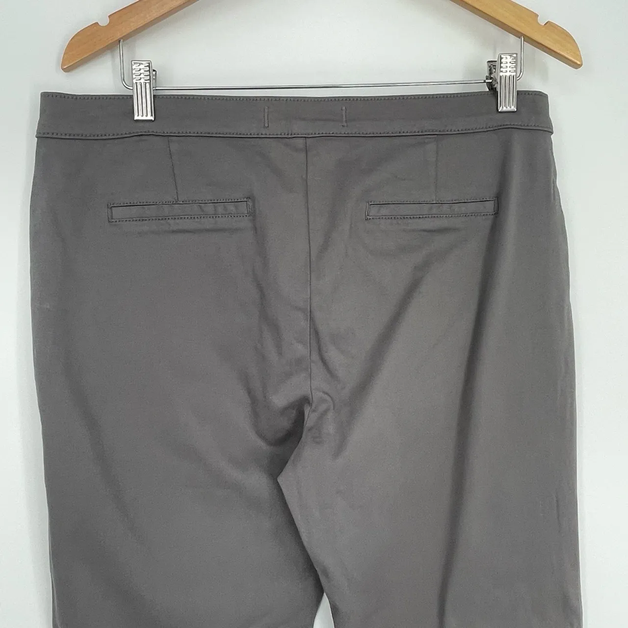 Lila Ryan Women's Gray Straight Leg Quiet Luxury Pants Elastic Waist Size 14 - Image 5