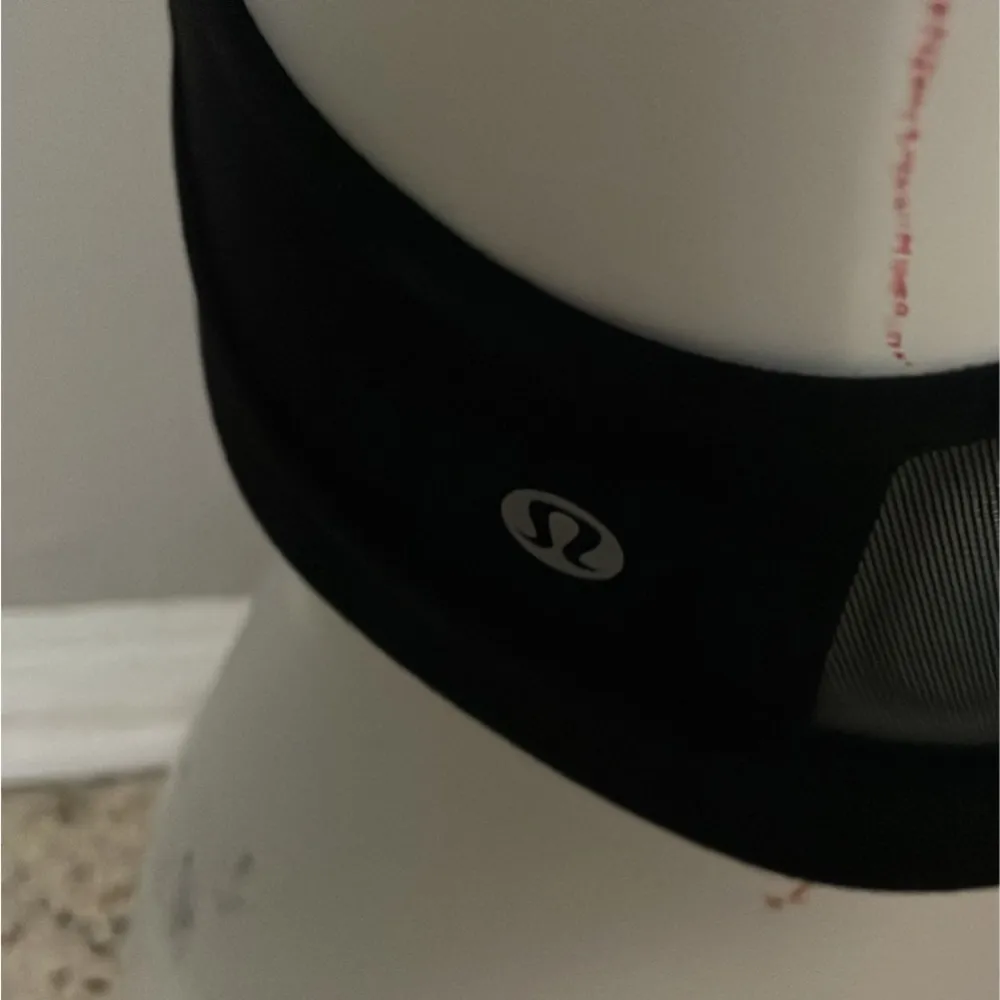 sports bra black size 6 - Image 4