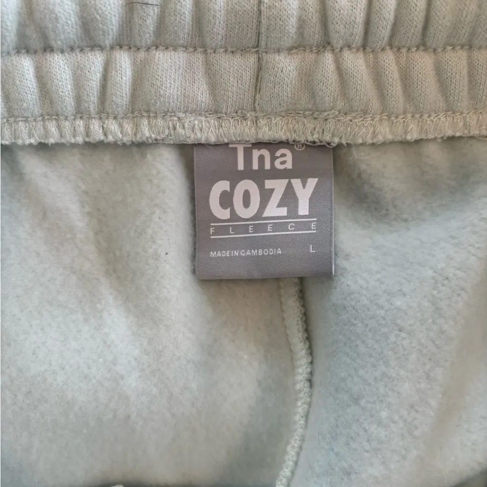 NWT TNA Cozy fleece BF 6” Shorts Green Size L - Image 2