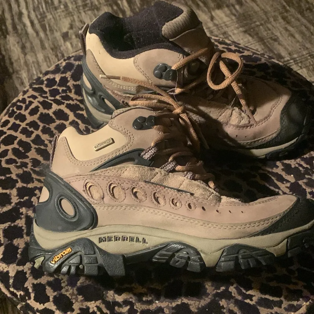 Merrell Womens size 7 pulse  2 II Mid Loden Taupe Hiking Trail Boots Waterproof - Image 3