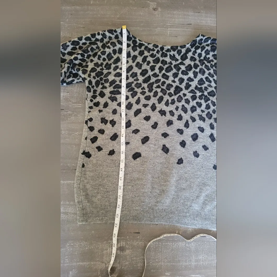 Lascana Venus leopard print cold shoulder sweater sz. M - Image 11