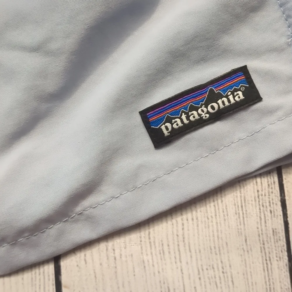 Patagonia barely baggies shorts size XL - Image 4