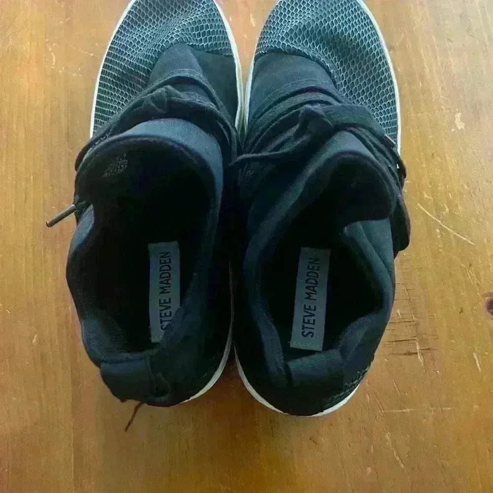 Steve Madden Women's Lancer Lace-Up Platform Sneaker size 6.5 - Image 3