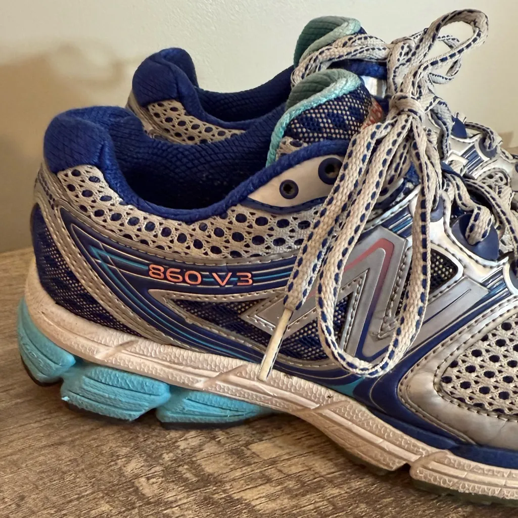 New Balance 860 V3 Running Sneakers Women’s Size 9 Silver Blue - Image 4