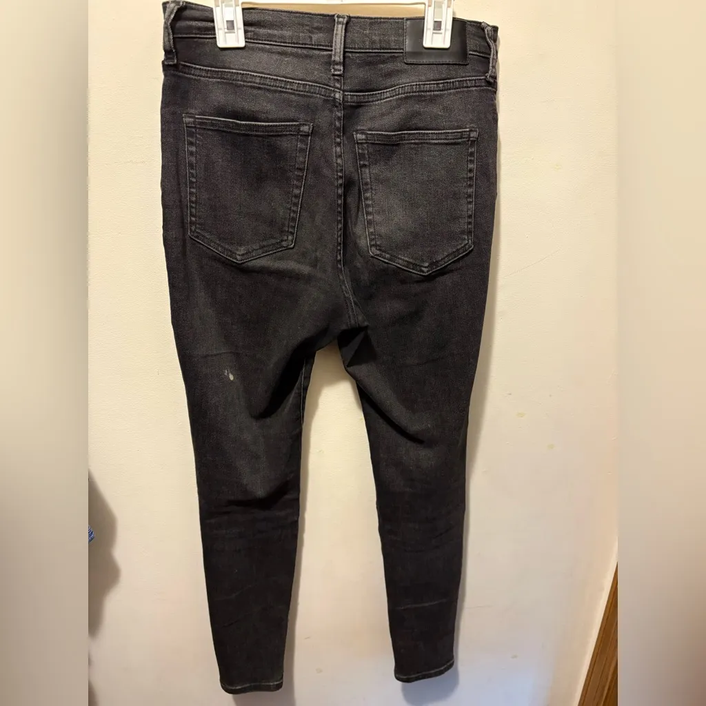 Everlane high rise skinny black wash 28 regular, flaw noted‎ on back of leg - Image 7