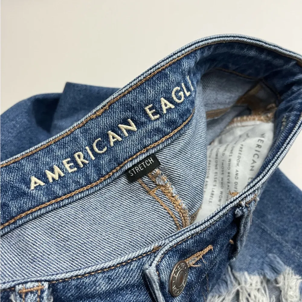 American Eagle Outfitters • Mom Jeans Light Blue Destructed Jeans - Image 5