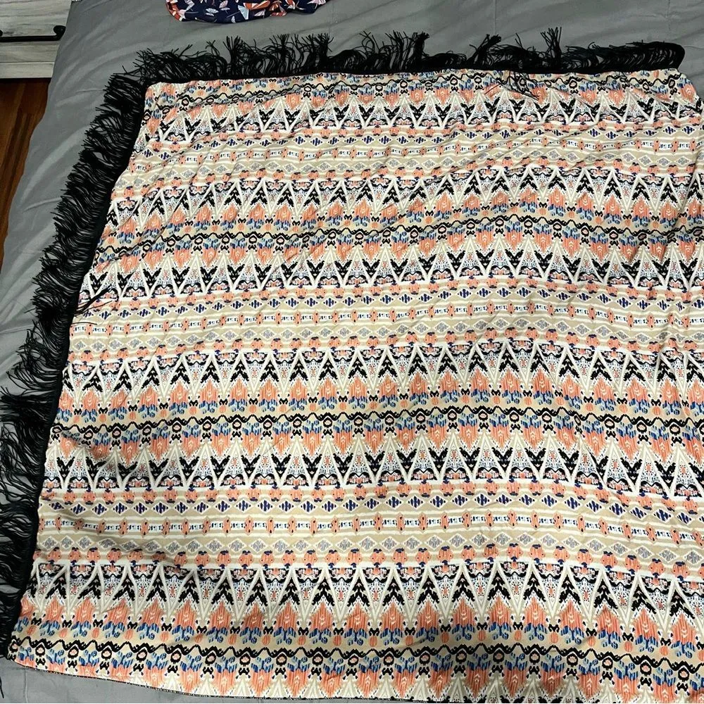 NEW D&Y Coral Aztec Print Fringe Scarf Shawl - Image 4
