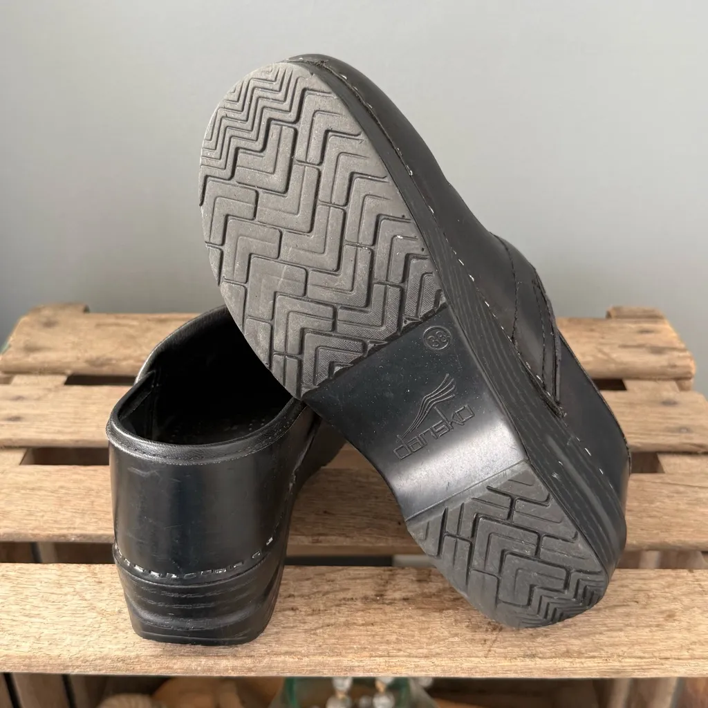 Dansko Clogs size 38/US 7.5-8 A30 - Image 11