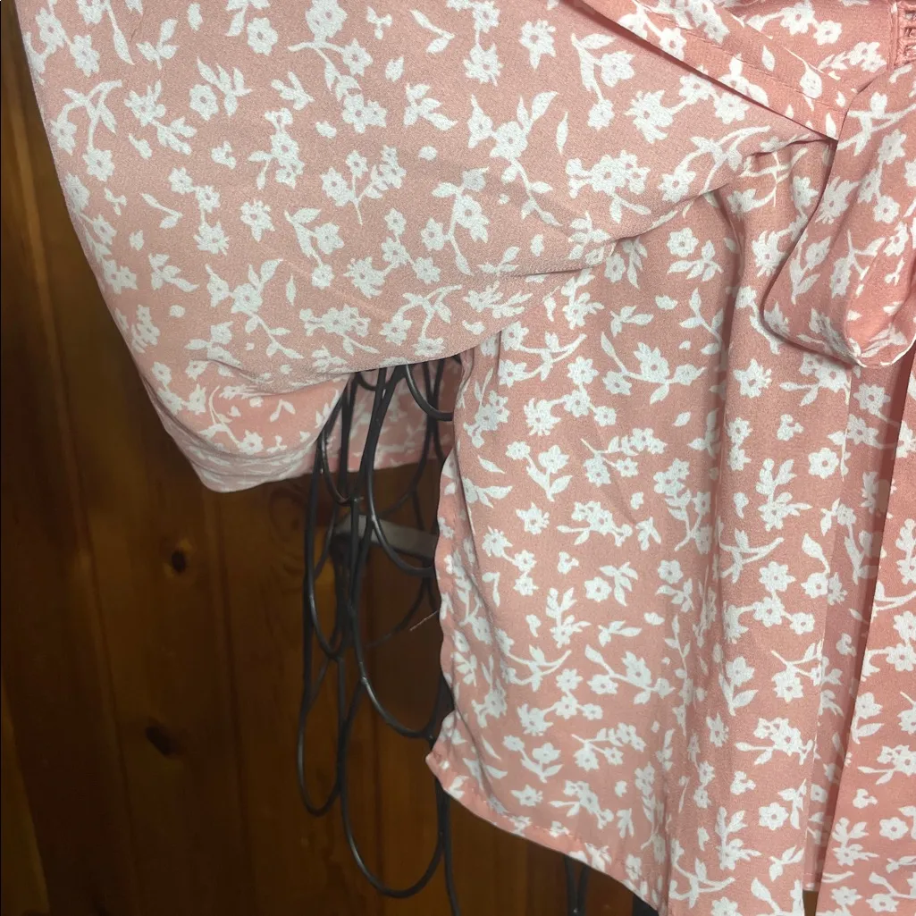 Sienna Sky Blush Floral top size small flowy floral top v-neck layover top - Image 4