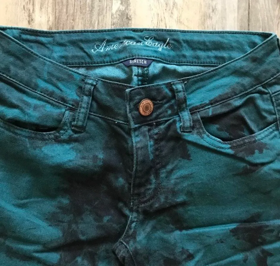 American Eagle Tie Dye Skinny Jeans. Size 2. Pretty Stretchy - Image 3