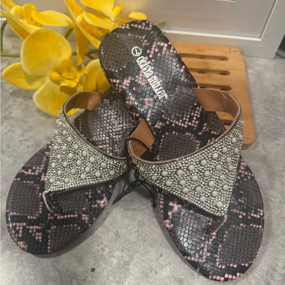 Olivia Miller Womens Thong wedge Sandals Shoes Size 7 snakeskin NEW - Image 5