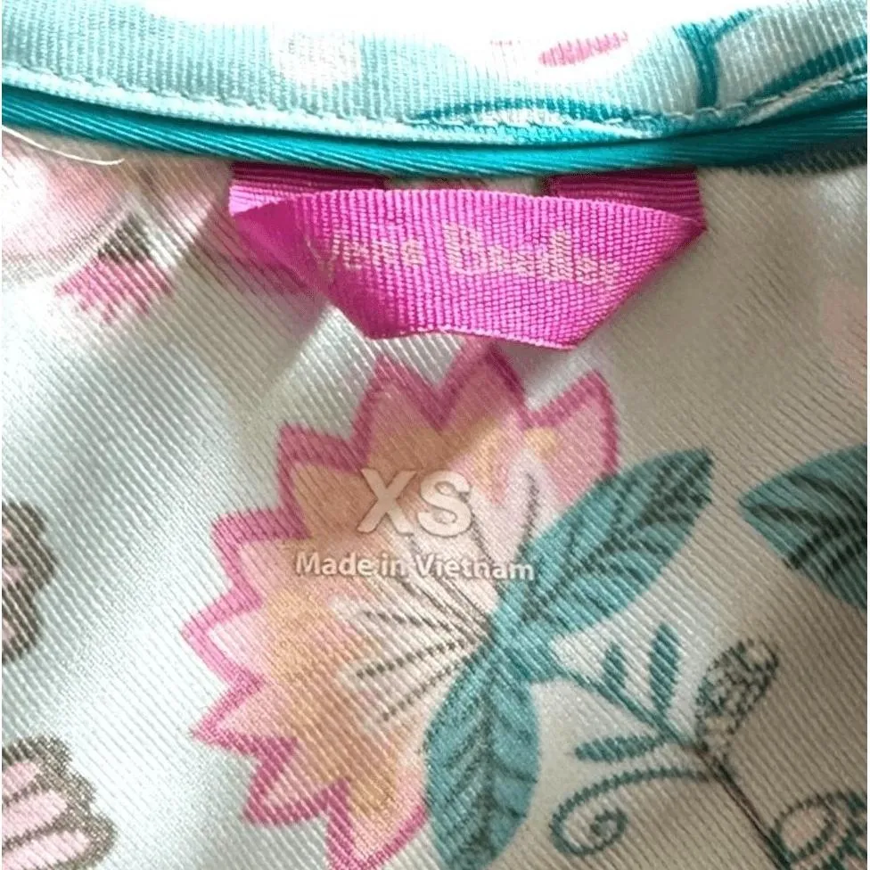 Vera Bradley Women's Scrub Top Laos Lily Blue Print V-Neck Floral Size S - Image 5