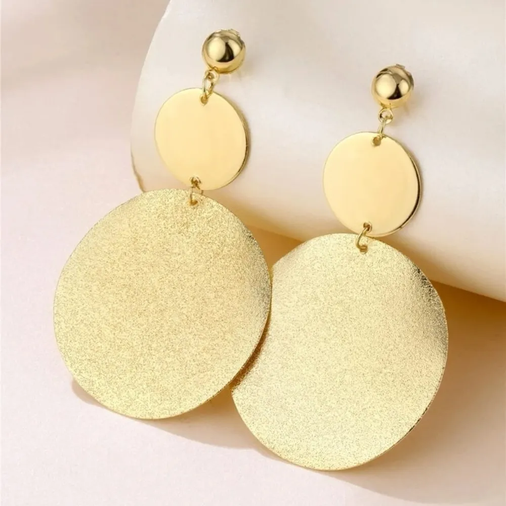 18k Gold tone beautiful drop earrings​​​​​​​​​​​​​​​​​​​​​​​​ ✨​​​ - Image 2