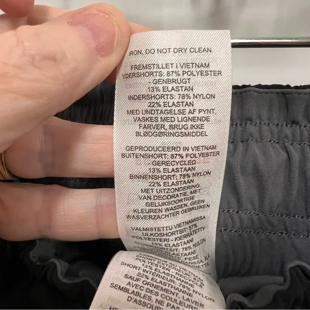 Gymshark Running 2 in 1 shorts, vented with built in bike shorts size XXL - Image 6