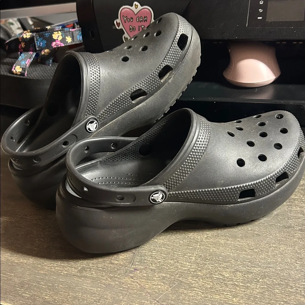 CROCS Black Women’s Classic Platform Ventilated Clogs - 11 - Image 4