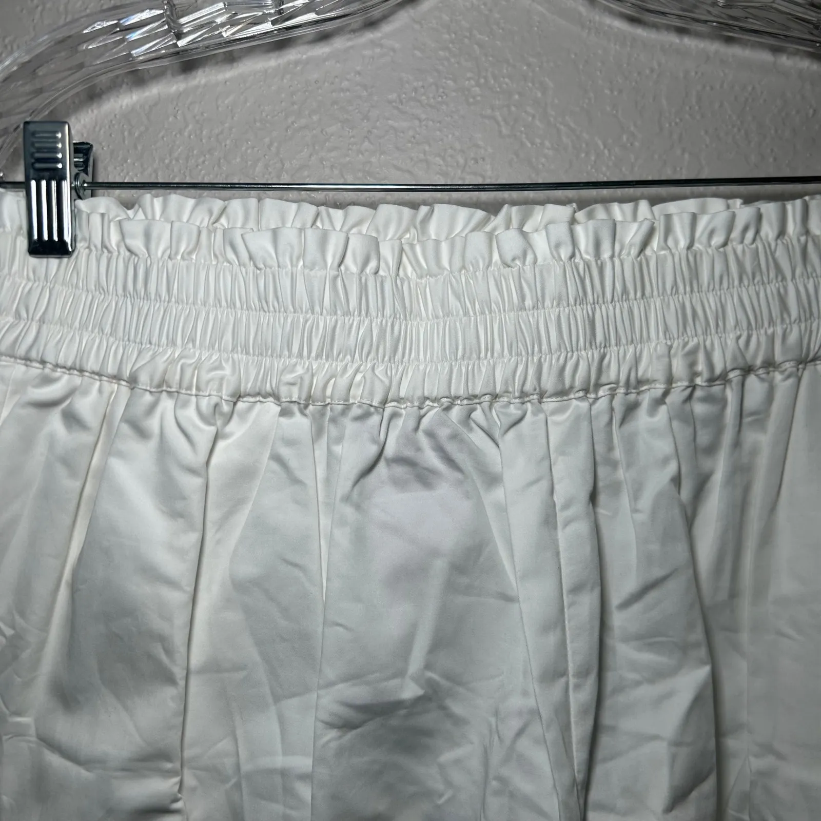 NWT Tuckernuck White Embroidered Smocked Shorts Womens L preppy minimal nautical - Image 2